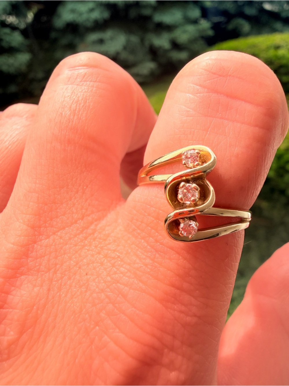 10k Gold Bypass Swirl Wave Natural Diamonds Ring Size 7.5 Great For Index Finger